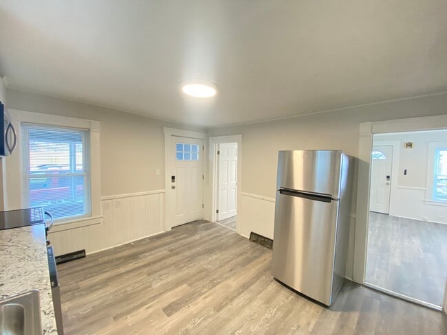 Building Photo - 8 Parkinson Ct