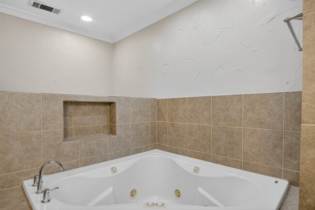 Building Photo - 4806 W University Blvd