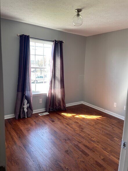 Building Photo - 1513 Luton St