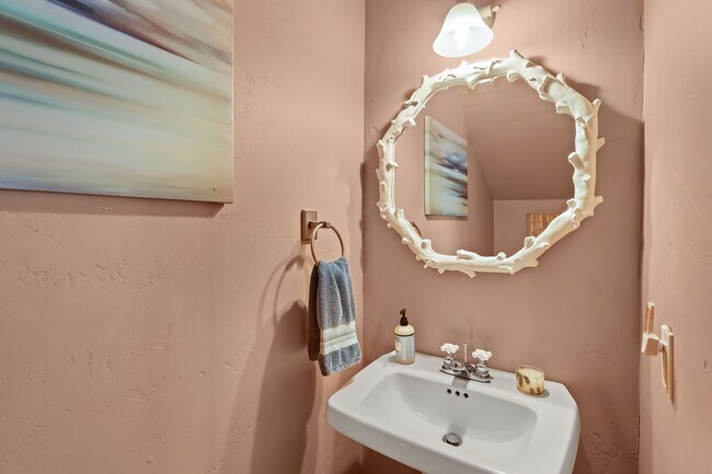 Building Photo - 408 Meadow Ct