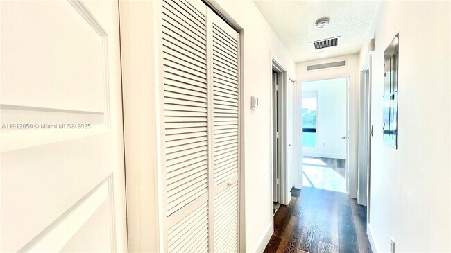 Building Photo - 4670 NW 84th Ave