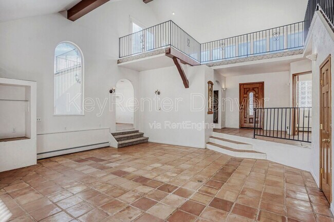 Building Photo - 990 Beech St