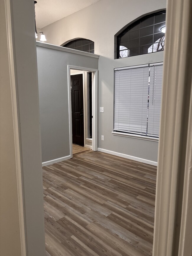 Building Photo - 3402 W Center St