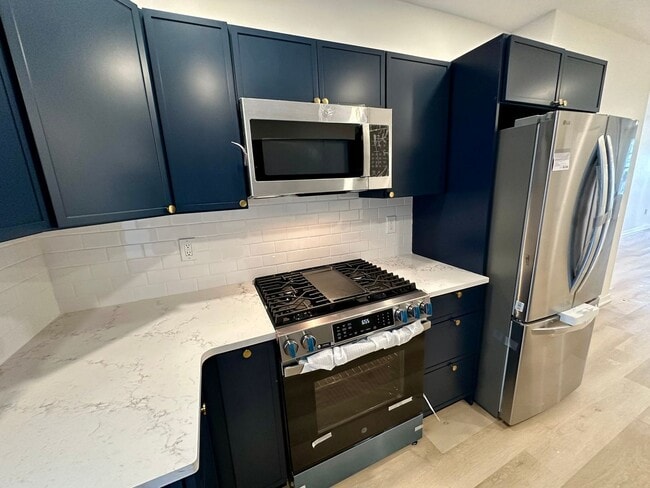 Building Photo - Fully renovated, bright, and spacious 3-bedroom, 1.5-bath home in an amazing location.