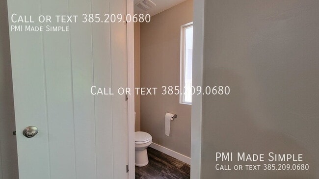 Building Photo - Modern Townhome | LVP | Office/Entertainment