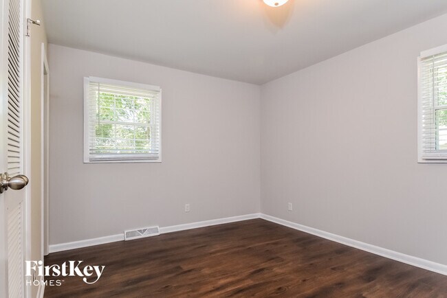 Building Photo - 2314 Killarney Dr