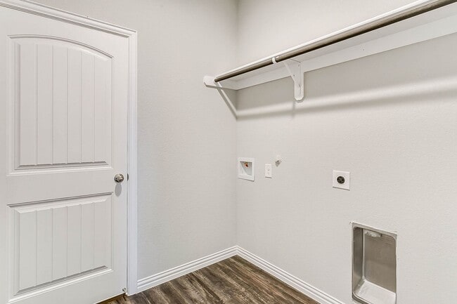 Building Photo - 3 bedroom 2 Bath home located in McPherson Village