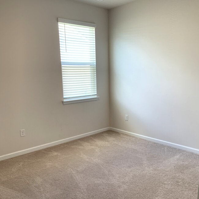 Building Photo - 246 Marauder Dr