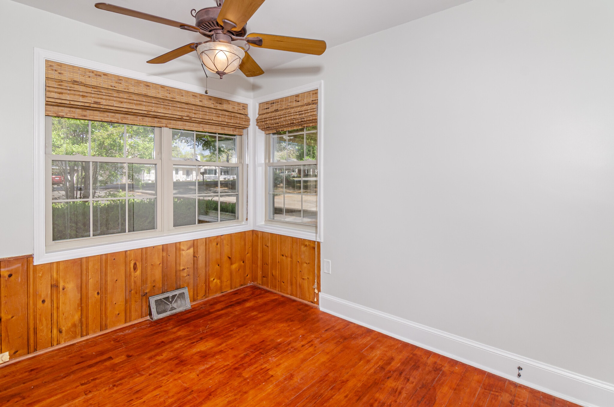 Building Photo - 1416 Hilltop Dr