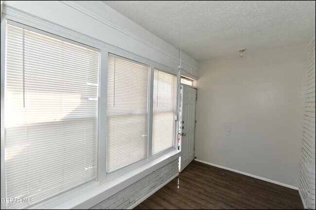 Building Photo - 3519 Douglas Ave