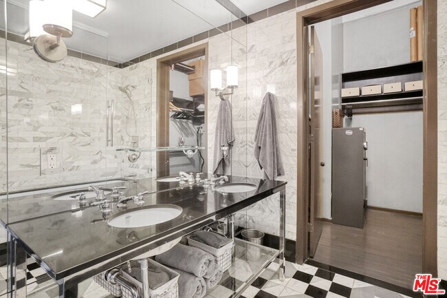 Building Photo - 1645 Vine St