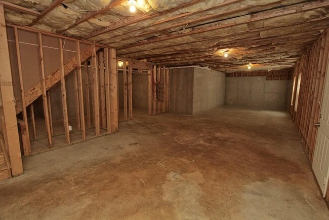 Building Photo - 728 Castle Top Ct SE