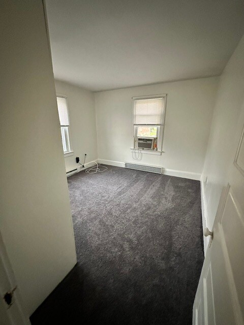 Building Photo - 308 N Chestnut St
