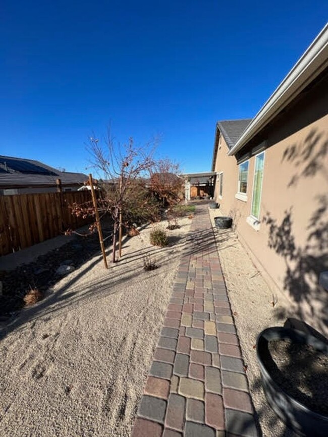 Building Photo - Spacious single-story home in Sparks