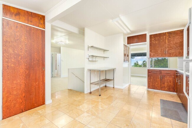 Building Photo - Charming 4-bedroom, 2-bathroom single-family home