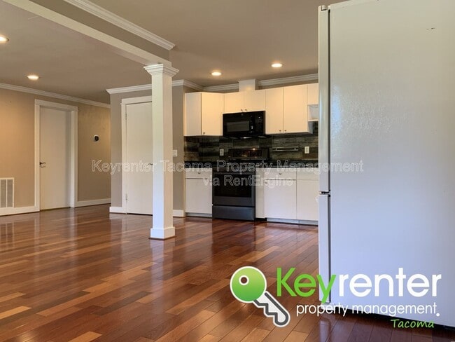 Building Photo - 1355 E 44th St