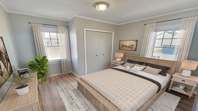 Building Photo - Cozy & Quaint 3 Bedroom House With Lots of Extras!