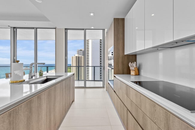 Building Photo - 3100 N Ocean Dr