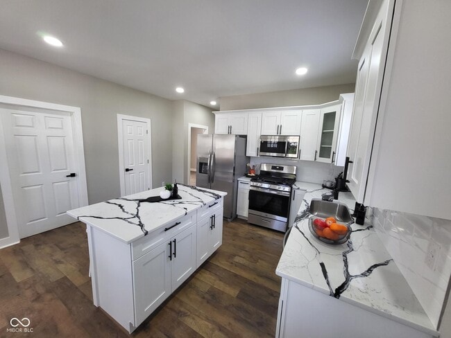 Building Photo - 822 N Gray St