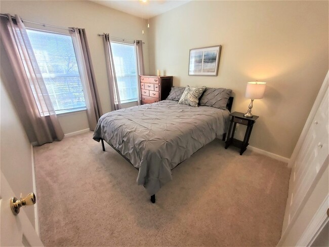 Building Photo - FULLY FURNISHED, MONTHLY LEASE 2BR condo j...