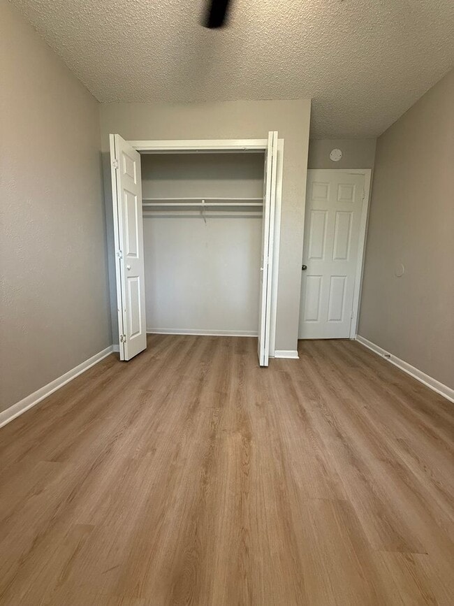 Building Photo - R.Patel Properties2 (12310 Willow Wild Dr)