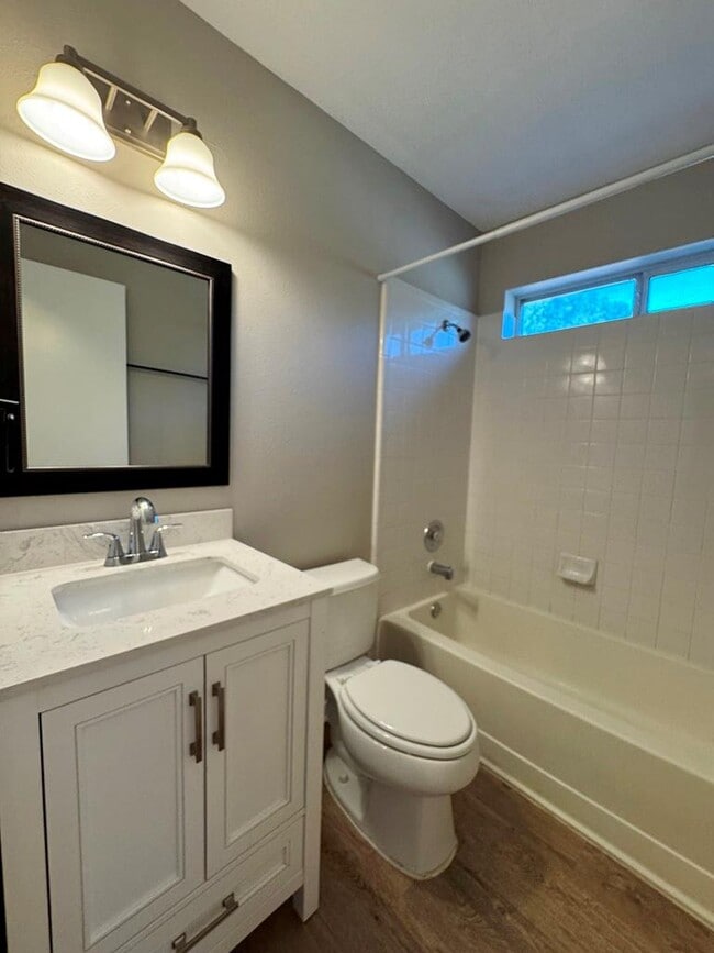 Building Photo - 219 Crystal Knoll Blvd