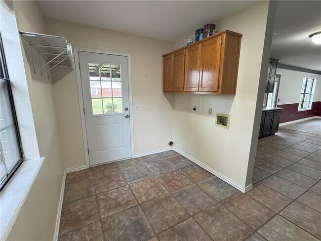 Building Photo - 590 Duckworth St