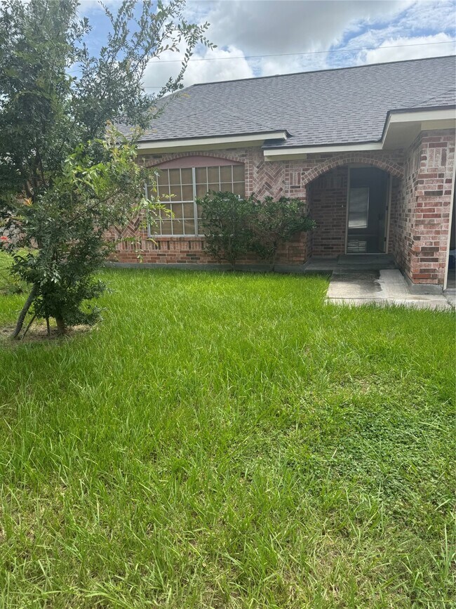 Building Photo - 11922 Sulphur Springs Dr