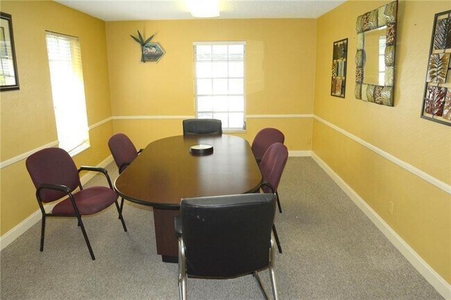 Building Photo - 6499 Bay Club Dr