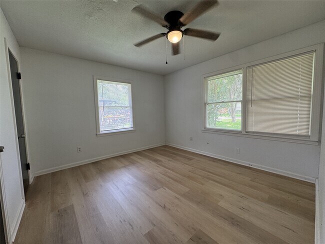 Building Photo - 612 Sunset Ln