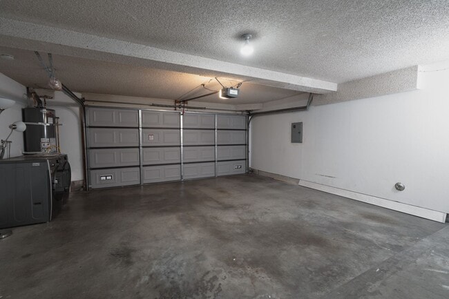 Building Photo - BEAUTIFUL 4 Bed 3 Bath unit