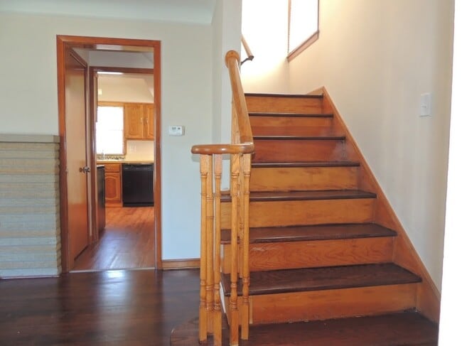 Building Photo - Astonishingly Renovated 3 Bedroom, 1.5 Bat...