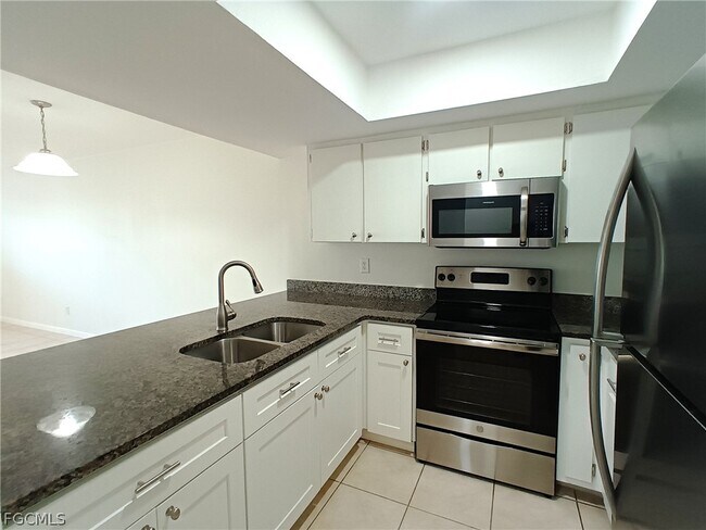 Building Photo - 630-636 SE 13th Pl