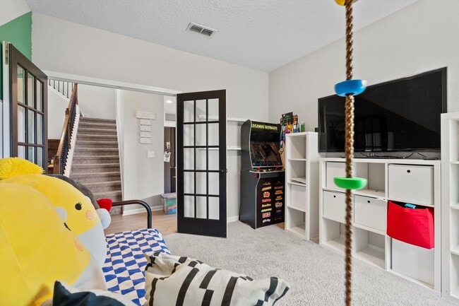 Building Photo - Beautiful Home