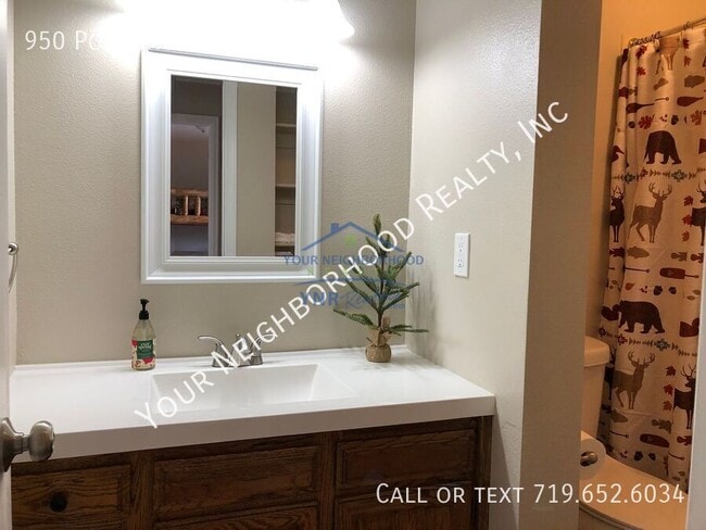 Building Photo - 950 Ponderosa Way