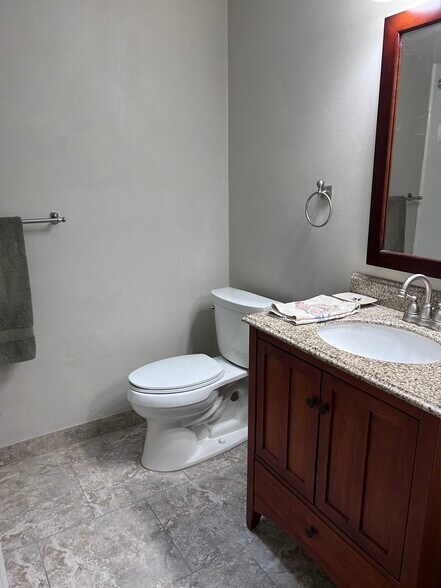 Guest Bathrrom - 8559 Pomelo Tree Ln