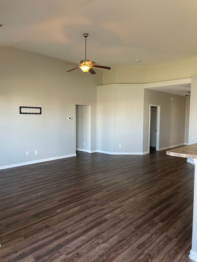 Building Photo - Upcoming Rental*POOLER- SPRING LAKES