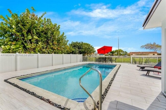 Building Photo - 980 W 45th Pl