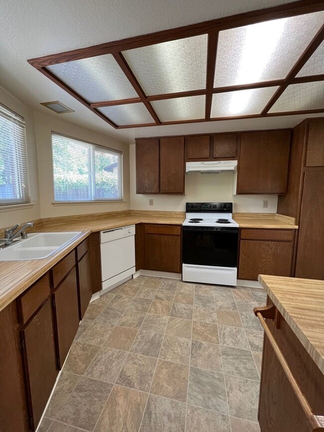 Building Photo - ROSEMONT 3 BR 2 BA House
