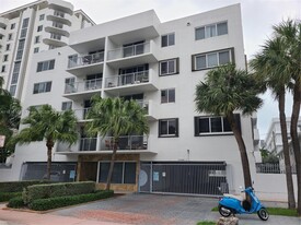 Building Photo - 1605 Bay Rd