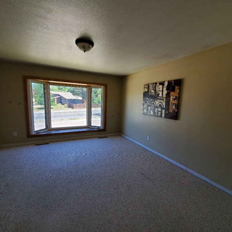 Building Photo - 3135 Vickers Dr