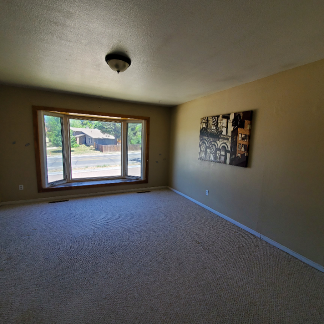 Building Photo - 3135 Vickers Dr