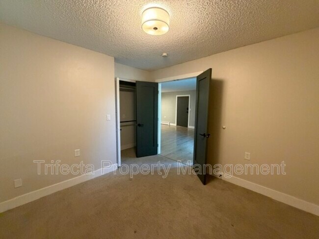 Building Photo - 3431 Stover St