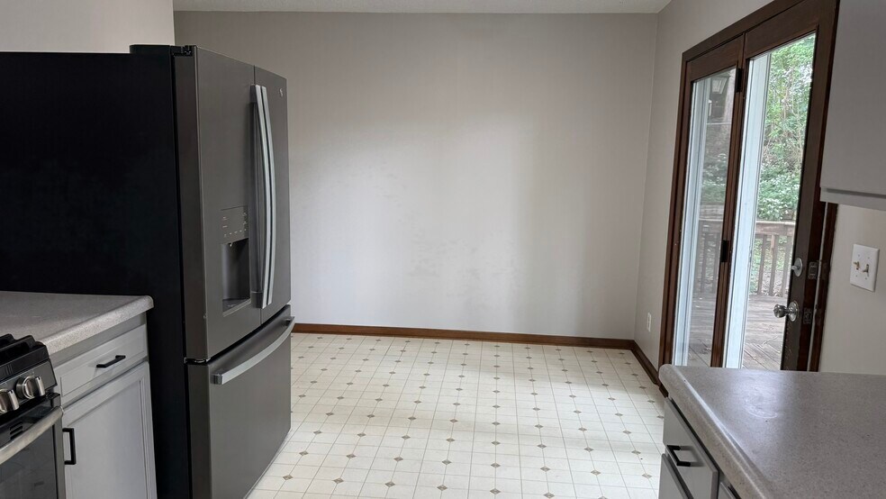 Building Photo - 1331 Spruce Hills Dr