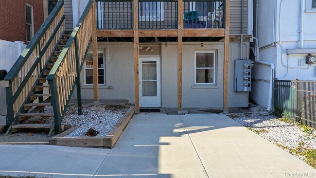 Primary Photo - 260 Main St