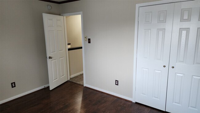 Building Photo - 3911 Falvel Cove Dr