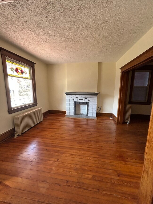 Building Photo - 33 Weber St