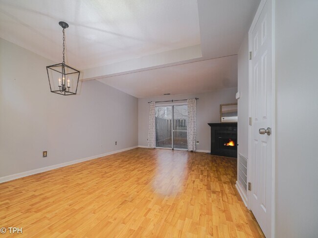 Building Photo - "Charming 2-Bedroom Gem with Granite Elegance in Charlotte's Heart!"