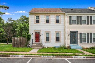 End unit townhome - 8063 Dulciana Ct