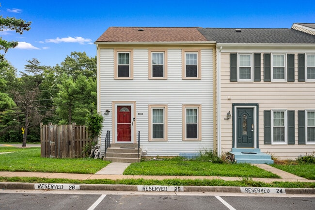 End unit townhome - 8063 Dulciana Ct